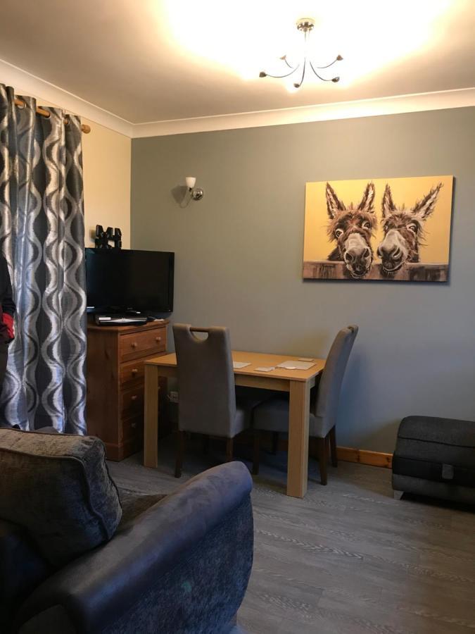 No 5 Newly Refurbished 4 Bedroom House Cononbridge Exterior foto