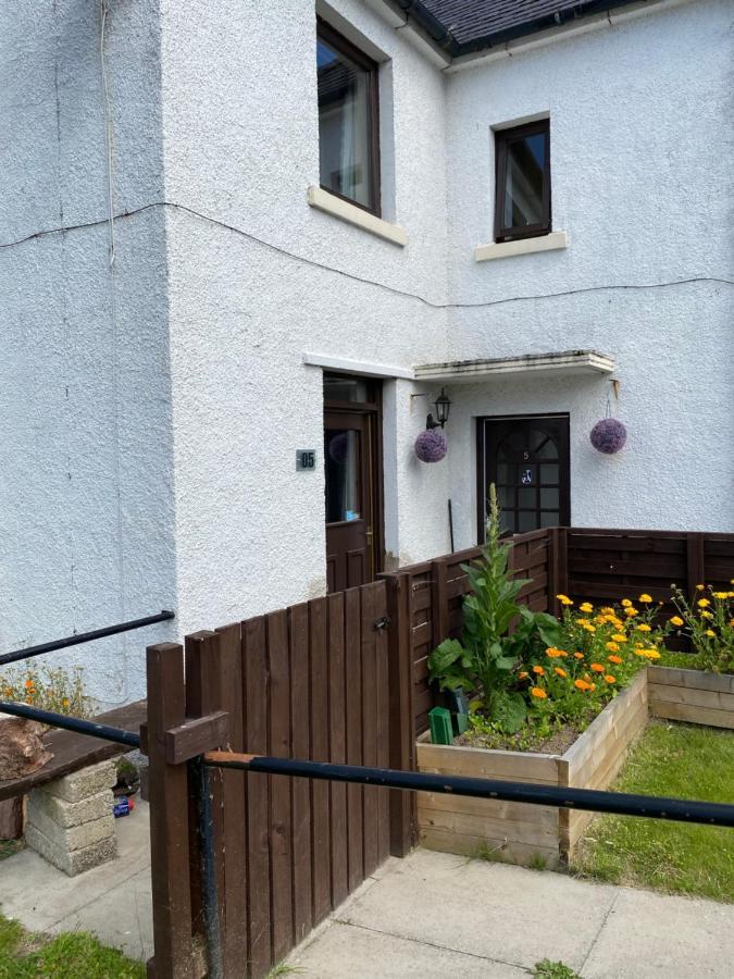 No 5 Newly Refurbished 4 Bedroom House Cononbridge Exterior foto