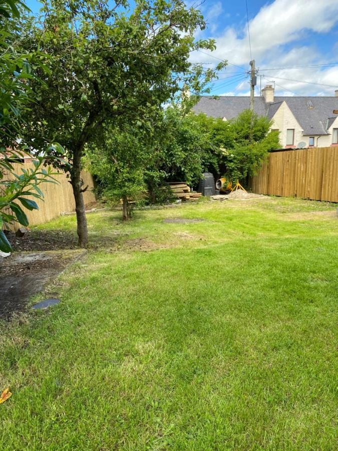 No 5 Newly Refurbished 4 Bedroom House Cononbridge Exterior foto