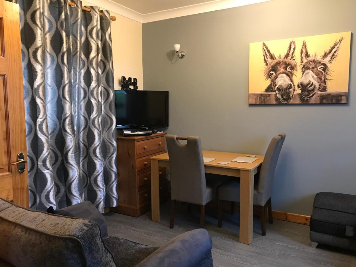 No 5 Newly Refurbished 4 Bedroom House Cononbridge Exterior foto