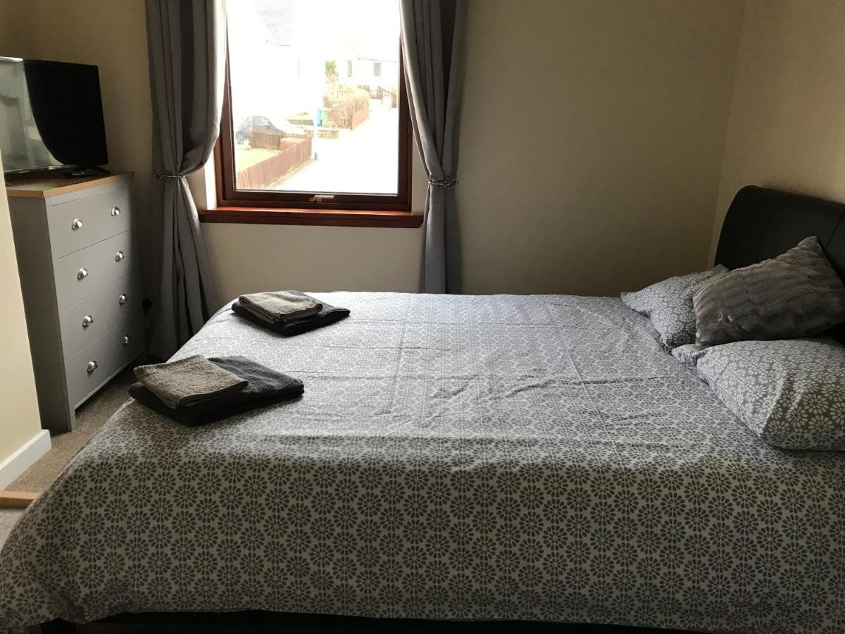 No 5 Newly Refurbished 4 Bedroom House Cononbridge Exterior foto